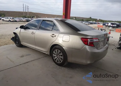 2014 Toyota Camry Le z USA, uszkodzony, nr VIN 4T1BF1FK3EU847421